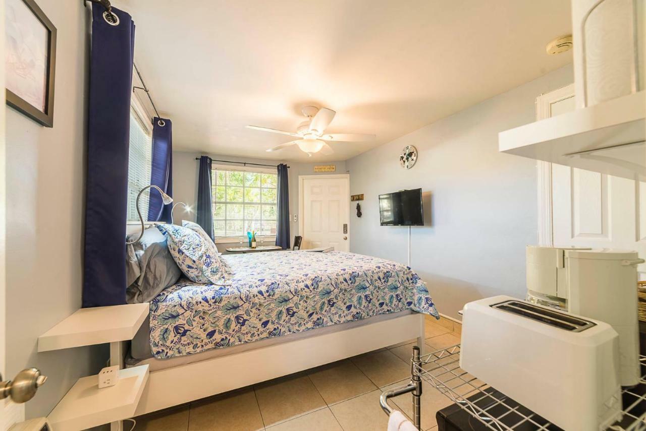 The Blue Door Inn Fort Lauderdale Exteriör bild